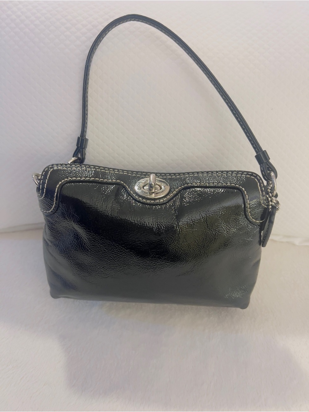 💚 Coach turn lock patent leather bag Vintage/ Silver 🩷 Baguette /Wristlet Top